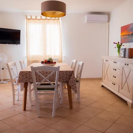 Apartment Laetitia Kastelir Bagian luar foto