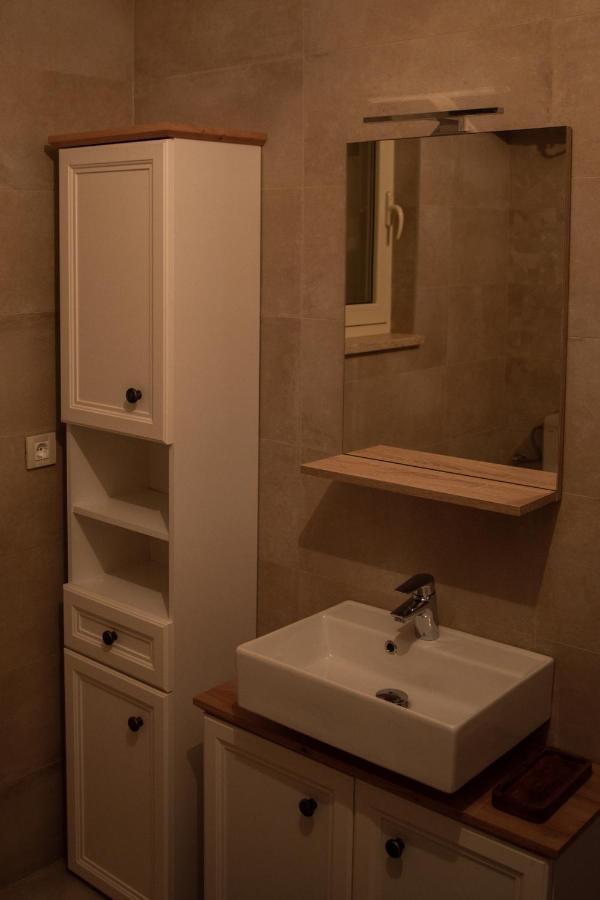 Apartment Laetitia Kastelir Bagian luar foto