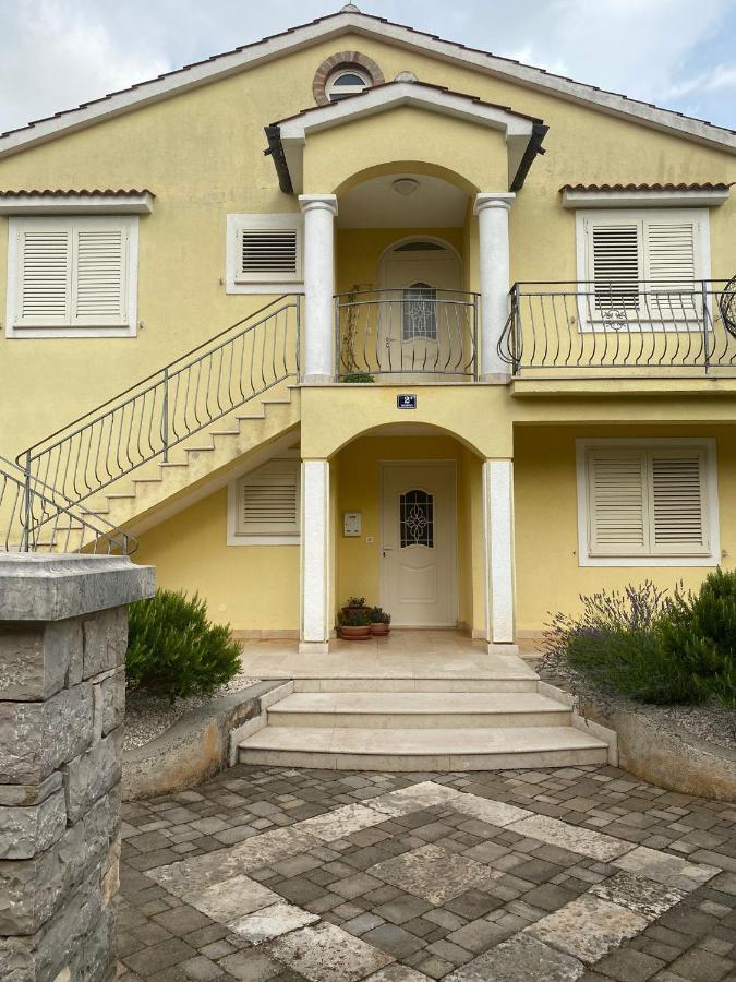 Apartment Laetitia Kastelir Bagian luar foto