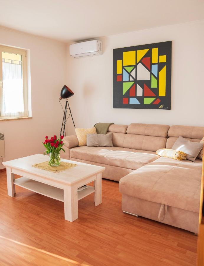Apartment Laetitia Kastelir Bagian luar foto