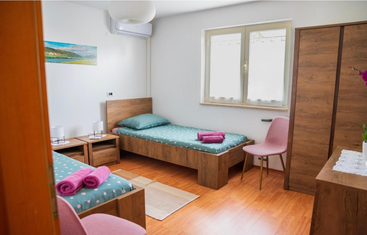 Apartment Laetitia Kastelir Bagian luar foto