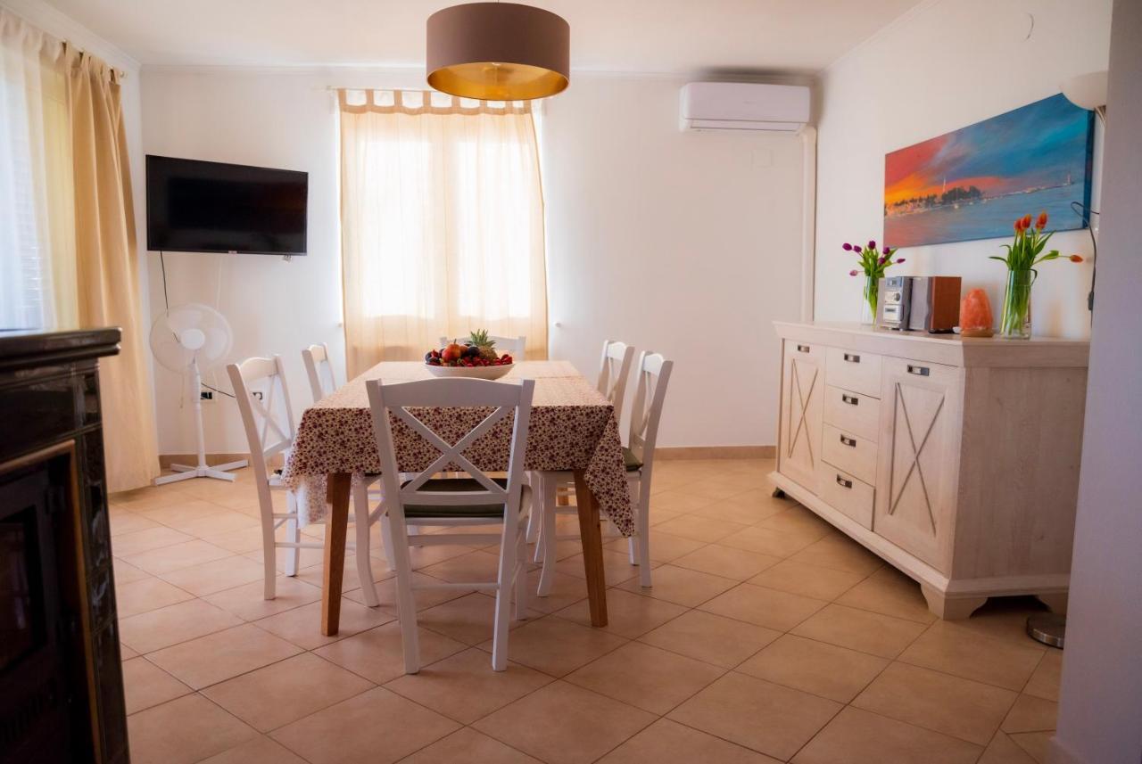 Apartment Laetitia Kastelir Bagian luar foto
